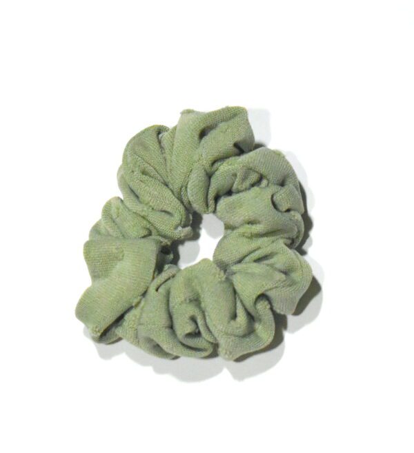 scrunchie green swiss dot DSC 0129 scaled