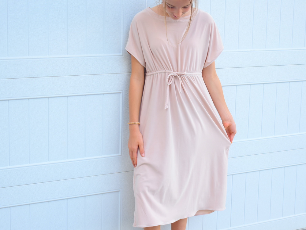 7 Best Modest Dress Styles for 2024 3 Taupe Midi Drawstring DressCream Midi Drawstring DressDSC 0386